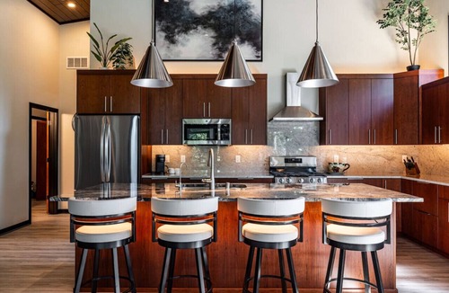 Okauchee Lake House | Spacious Modern Build, 4 BD/4 BA, Near Downtown and Hwy