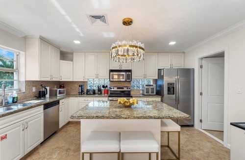 Fort Lauderdale Villa | ★ Spacious Modern Coastal Retreat w/Private Pool/30-35 min to MAJOR INTERNATIONAL SPORTING EVENT!