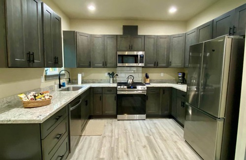 Paradise Estates House | Spacious Modern Cabin! 5mi to Park w/Hot Tub & Wifi