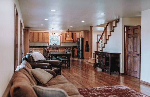 McArthur Cabin | Spacious modern cabin on 7.5 secluded acres, hot tub, Wi-Fi, Air Hockey, Trails.