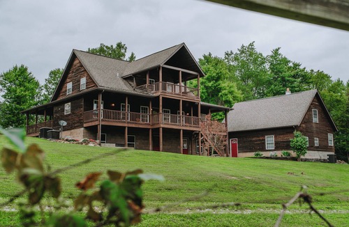 McArthur Cabin | Spacious modern cabin on 7.5 secluded acres, hot tub, Wi-Fi, Air Hockey, Trails.