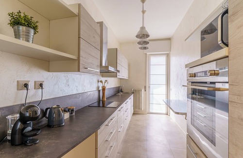 Stazione Apartment | Spacious & Modern Central Stay: Sleeps 6 + Private Parking