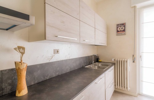 Stazione Apartment | Spacious & Modern Central Stay: Sleeps 6 + Private Parking
