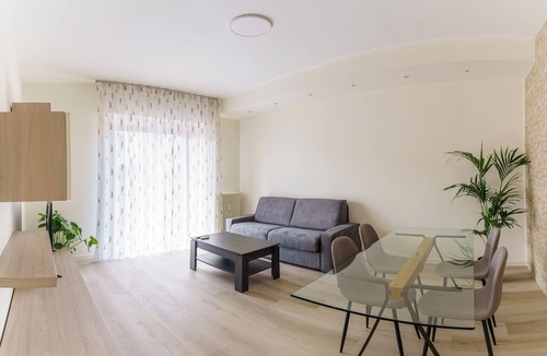 Stazione Apartment | Spacious & Modern Central Stay: Sleeps 6 + Private Parking