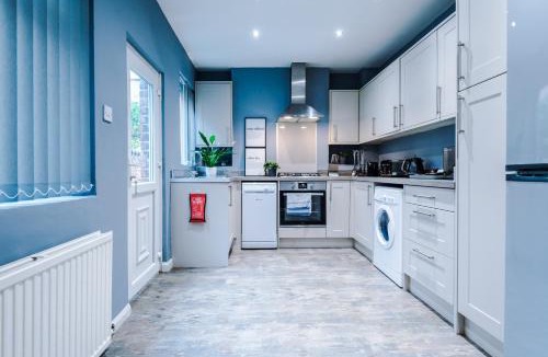 Hoole House | Spacious Modern Chester Home - Great Location