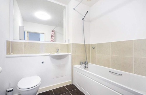 Figge's Marsh Apartment | Spacious, Modern Close to Transport Links