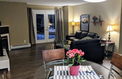 Downtown Edmonton Apartment | Spacious Modern Downtown Modern 2 Bed 2 Bath U/G PARKING