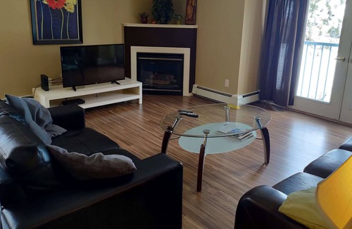 Downtown Edmonton Apartment | Spacious Modern Downtown Modern 2 Bed 2 Bath U/G PARKING