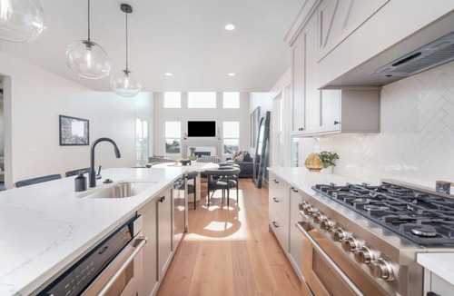 Lehi House | Spacious, Modern, Executive 6-bedroom + office home in Lehi