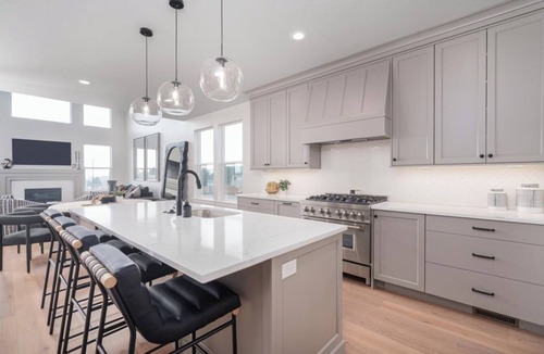 Lehi House | Spacious, Modern, Executive 6-bedroom + office home in Lehi
