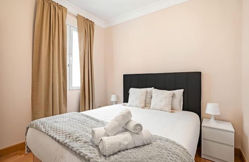 Chueca Apartment | Spacious modern flat in the centre of Madrid - Infantas
