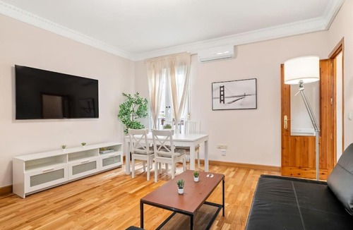 Chueca Apartment | Spacious modern flat in the centre of Madrid - Infantas