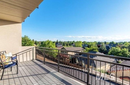 East End House | Spacious & Modern ~ Free E-Bikes ~ Pet-Friendly ~ Prime East End Location