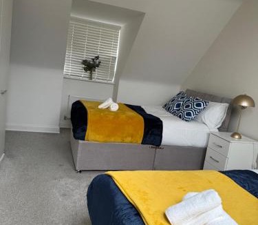 Corby Apartment | Spacious Modern 5-Bedroom Detached Home in Corby