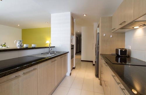 La Carolina Apartment | Spacious, modern, GREAT LOCATION netflix, wifi, cable, 2BEDROOM, 2BATHROOM