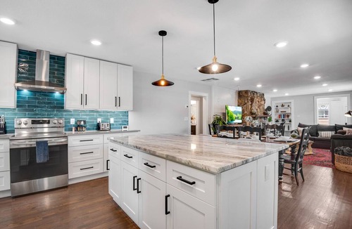 Sloan Lake Apartment | Spacious Modern | Groups |Family |Sloans lake