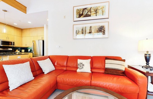 Mammoth Lakes Condo | Spacious Modern Home in Quiet Location. Private Washer/Dryer, Deck & Grill
