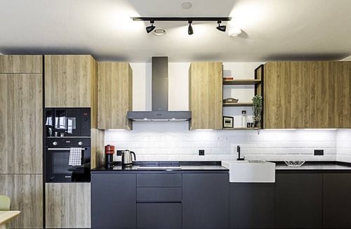 Stratford Apartment | Spacious Modern Hackney Flat