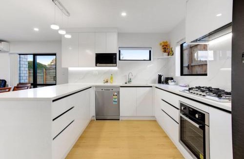 Papatoetoe House | Spacious Modern Home near Airport and Manukau City