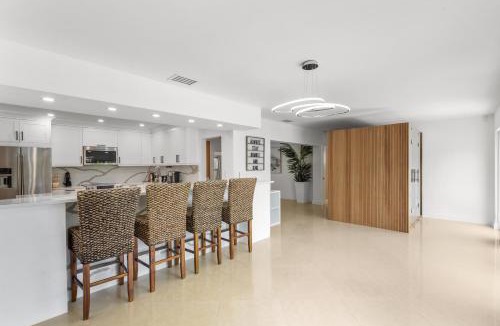 South Lake Apartment | Spacious Modern Mansion w Pool & Sauna in Hollywood close to Beach - 20 min to FIFA!