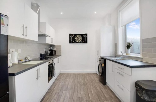 Sunderland Apartment | Spacious & Modern Oasis, 4-Bed House, Sleeps 7