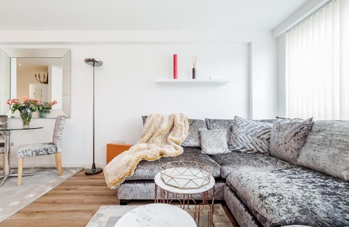 St. Mary's Park Apartment | *Spacious-Modern One Bed Flat. Riverside Location*