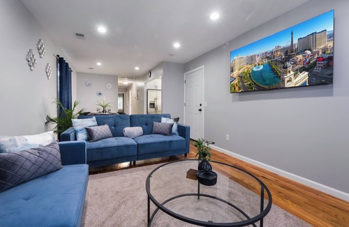 Irvington House | Spacious Modern Retreat 6-bedroom house in delightful Irvington, Sleeps 16+