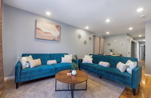 Irvington House | Spacious Modern Retreat 6-bedroom house in delightful Irvington, Sleeps 16+