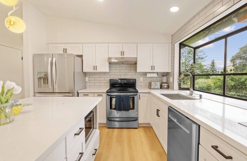 Picnic Point-North Lynnwood House | Spacious Modern Retreat w Game Room and Yard