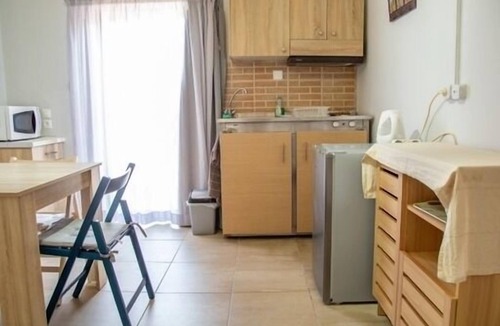 Kato Stalos Apartment | Spacious Modern Room on Agia Marina Beach
