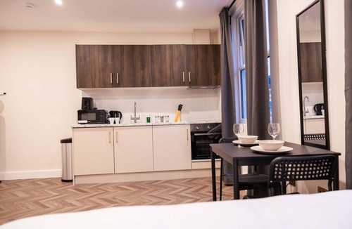 Fulham Broadway Apartment | Spacious Modern Studio in Central London