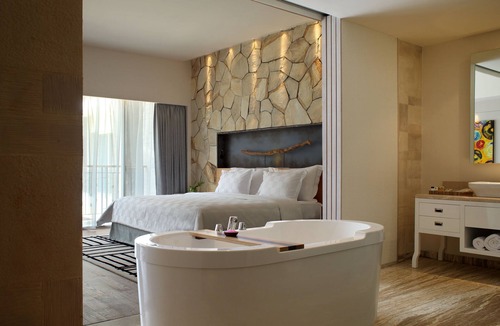 North Legian Hotel | Spacious Modern Suite with Free Minibar Items (T Sand Suite22)