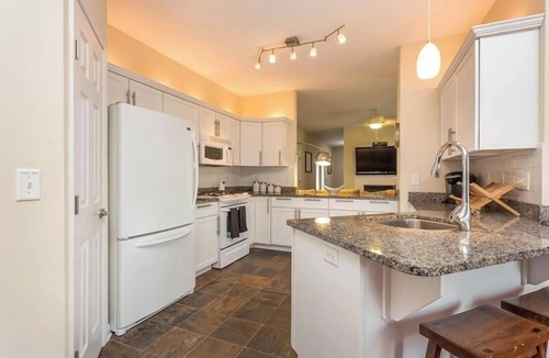 Country Club Estates House | Spacious Modern Home with Hot Tub, Outdoor Dining & SONOS Sound System