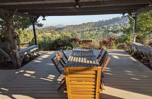 Squaw Valley House | Spacious Modern Vacation Home near Kings Canyon N.P. EV Charging Fast Wifi.