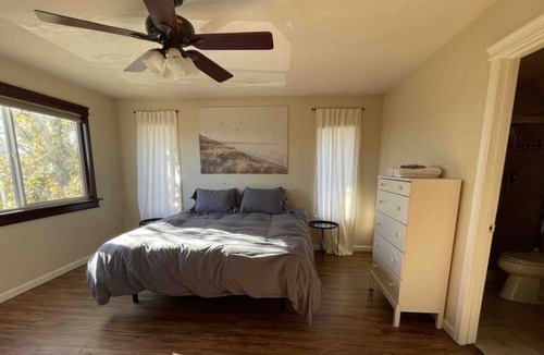Redding House | Spacious Modern w/hot tub pool 4BD/3BR