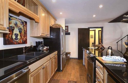 Mount Crested Butte Condo | Spacious Mountain Condo Retreat! Ski-In/Out w/Views, Fireplace, Dog Friendly