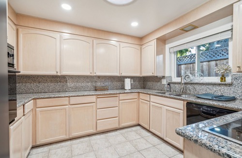 Mountain View House | Spacious Mountain View Duplex in Prime Location