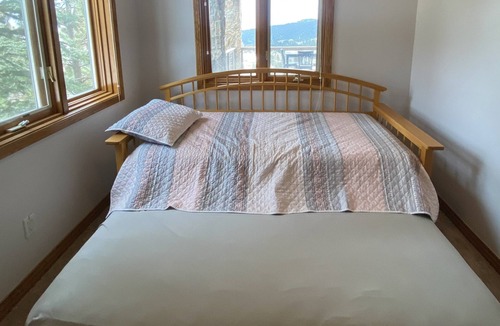 Golden House | Spacious Mountain Basement Apt with Views & Access to Hike, Ski, & Red Rocks!