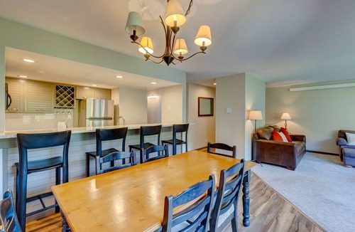 Mountain House Condo | Spacious Mountain Condo/Walking Distance to Lifts/Hot Tub Access