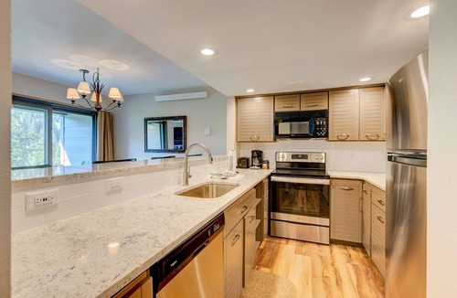 Mountain House Condo | Spacious Mountain Condo/Walking Distance to Lifts/Hot Tub Access