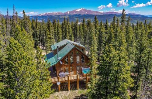 Valley of the Sun House | Spacious Mountain Home with Hot Tub, Fast WiFi, 26 miles to Breckenridge - Pine Top Perch