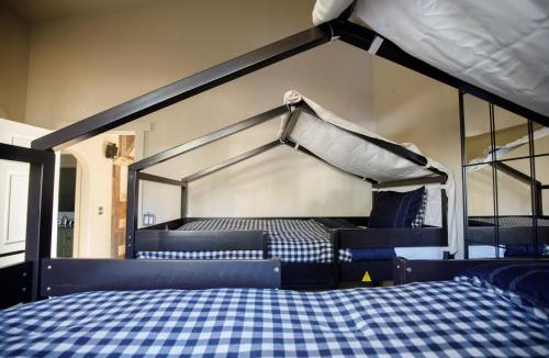 Bailey House | Spacious mountain lodge with hot tub and game room