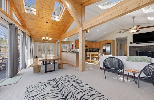 Franklin Cabin | Spacious Mountain Retreat with Hot Tub & Views
