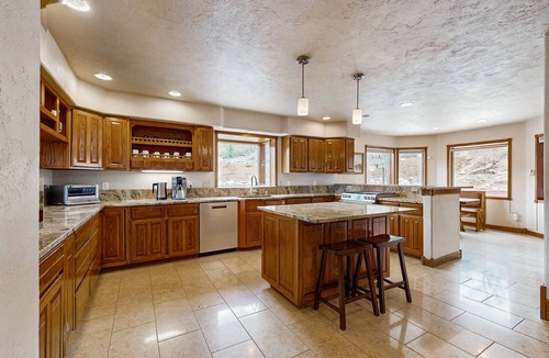 Durango House | Spacious mountain retreat w/incredible views, hot tub, gym & great location