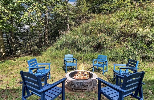 Barnardsville House | Spacious Mountain Retreat with Bonus Game Room Near Asheville, Barnardsville, NC