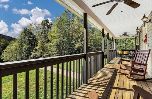 Barnardsville House | Spacious Mountain Retreat with Bonus Game Room Near Asheville, Barnardsville, NC