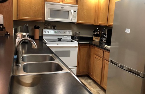 Breckenridge House | Spacious Mountain Getaway backs to National Forest - Sleeps 10!