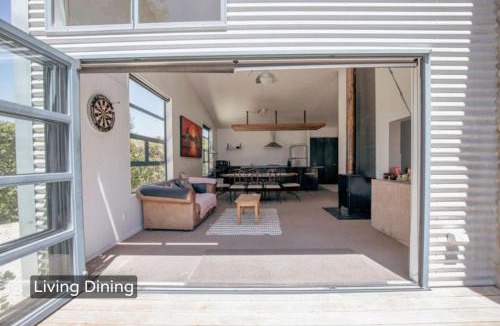 Methven House | Spacious Mt Hutt Ski & Summer Lodge in Methven with Spa
