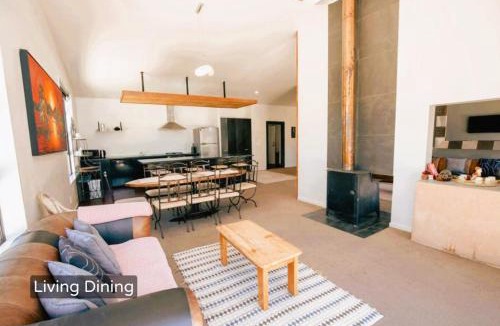 Methven House | Spacious Mt Hutt Ski & Summer Lodge in Methven with Spa