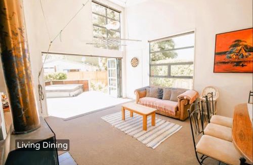 Methven House | Spacious Mt Hutt Ski & Summer Lodge in Methven with Spa